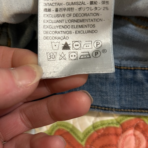 Levi’s - Picture 7 of 8